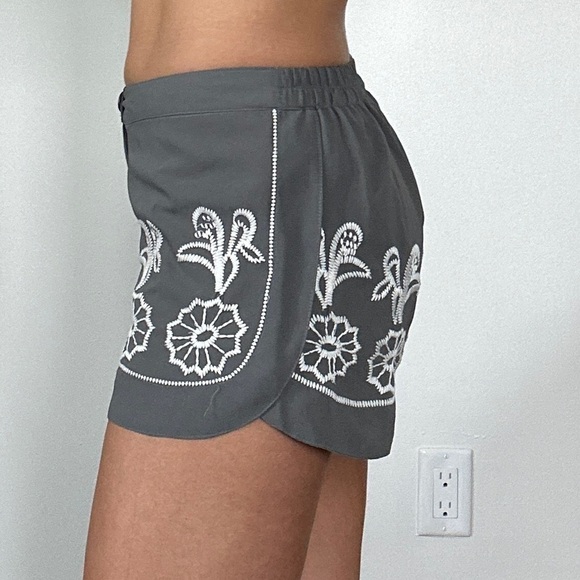RD style Shorts Grey with white embroidery Size S 100% Polyester - Picture 3 of 6